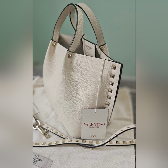 Valentino Garavani Rockstud Small East-West Leather Tote Bag Light Ivory - Picture 14 of 16